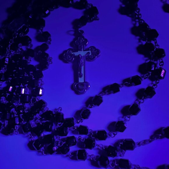 VTG Italian Luminous Rosary Necklace Burgundy Glass Bead Roma Glow Crucifix 47" - Picture 6 of 14